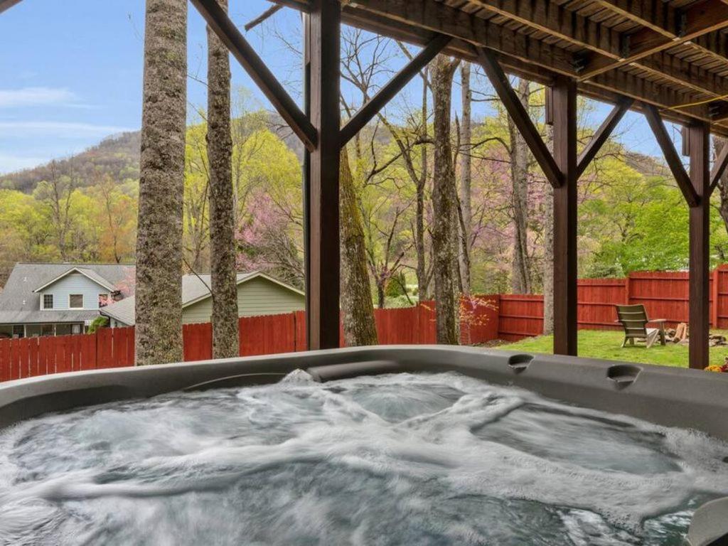 Soco Serene Cabin In The Heart Of Maggie Valley Exteriör bild