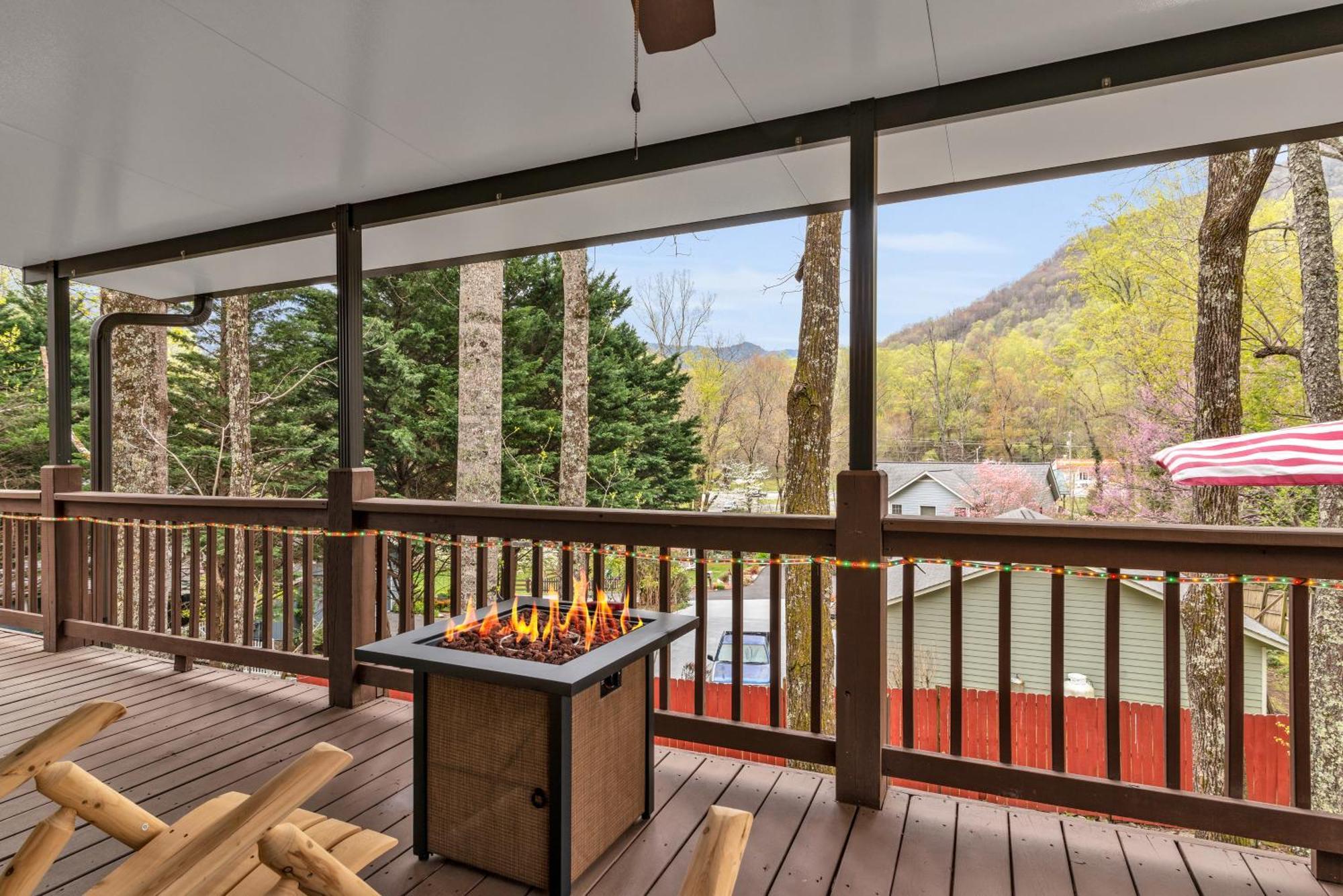 Soco Serene Cabin In The Heart Of Maggie Valley Exteriör bild